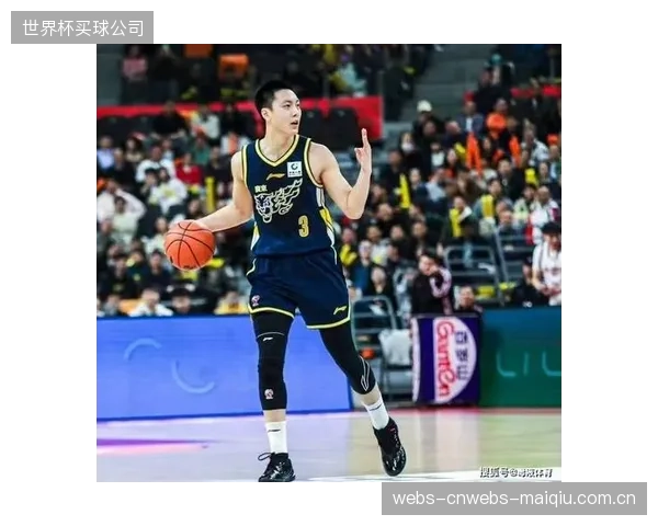 胡明轩成为广东反击战发动机，其突破分球有效撕扯对手防守阵型。