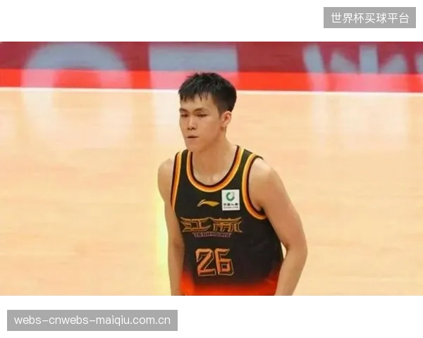 易立指导大胆启用新人,庞峥麟的突破分球成为江苏队进攻端的主要发起方式。 易立指导大胆启用新人,庞峥麟的突破分球成为江苏队进攻端的主要发起方式。